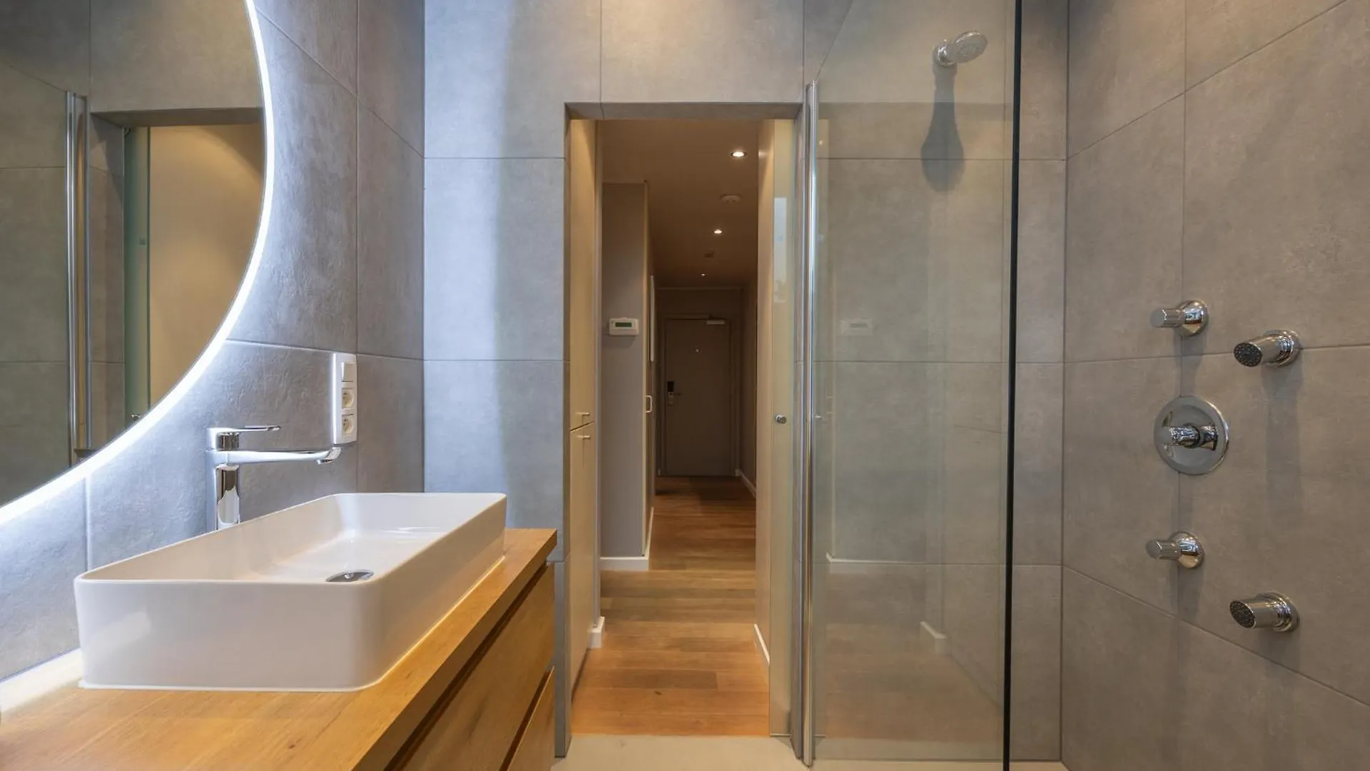 ****  Leonardo Hotel Antwerp The Plaza Belgia